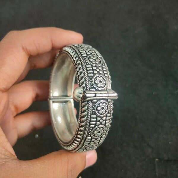 Braslate & adjustable bangles 003020