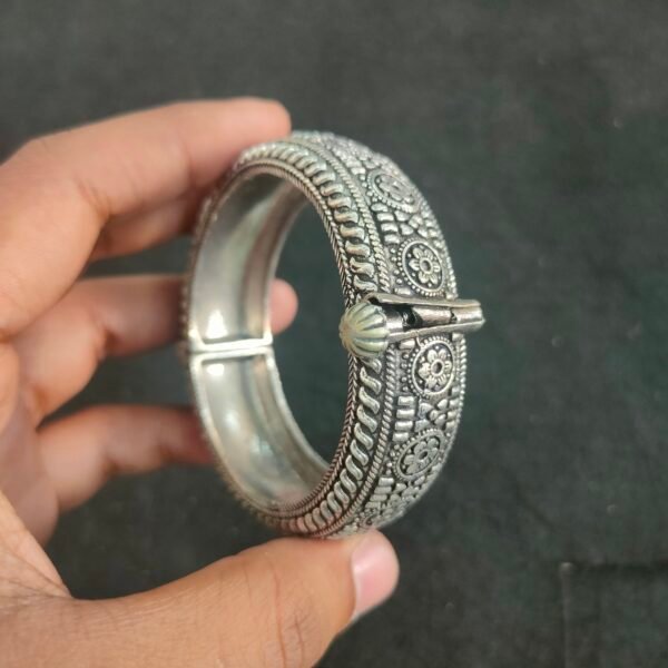 Braslate & adjustable bangles 003012