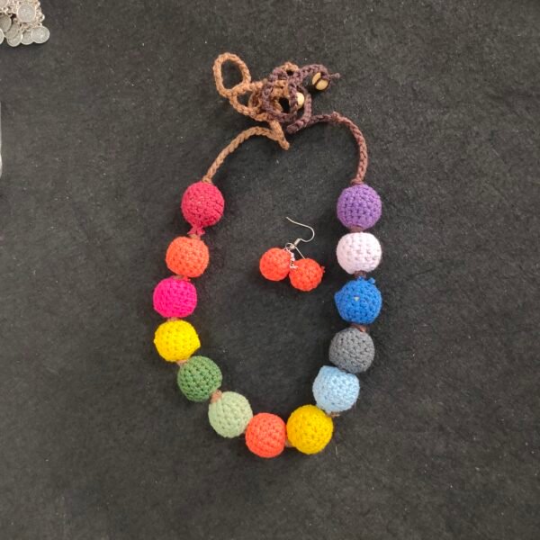 Handmade thread  necklace 003513