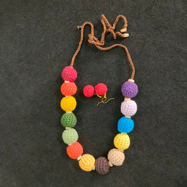 Handmade thread  necklace 003512