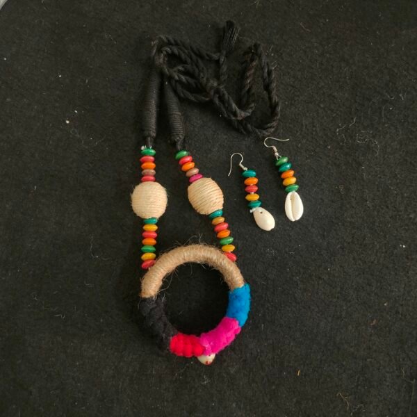 Handmade thread  necklace 003501